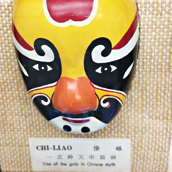 2 Mask Set Showing Facial Make-up in Chinese Opera - Picture 3 of 8